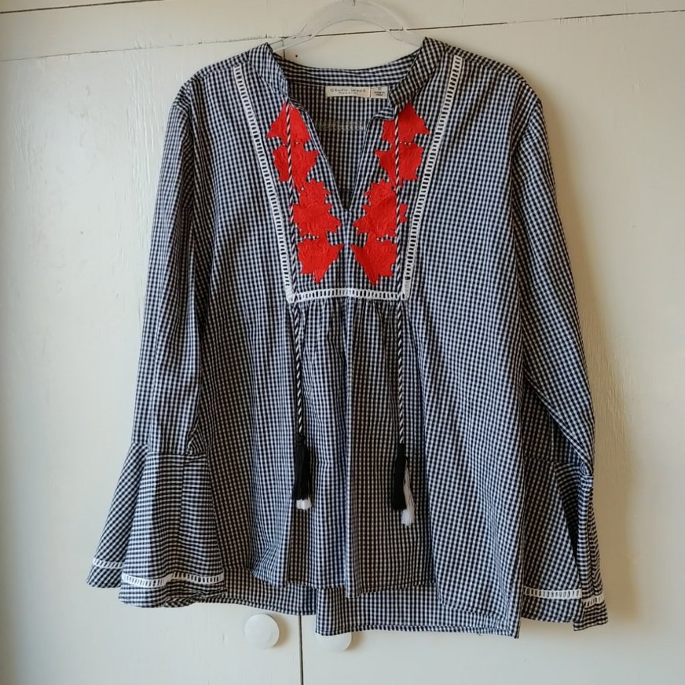Studio West Black & White Gingham Top w/Red Roses